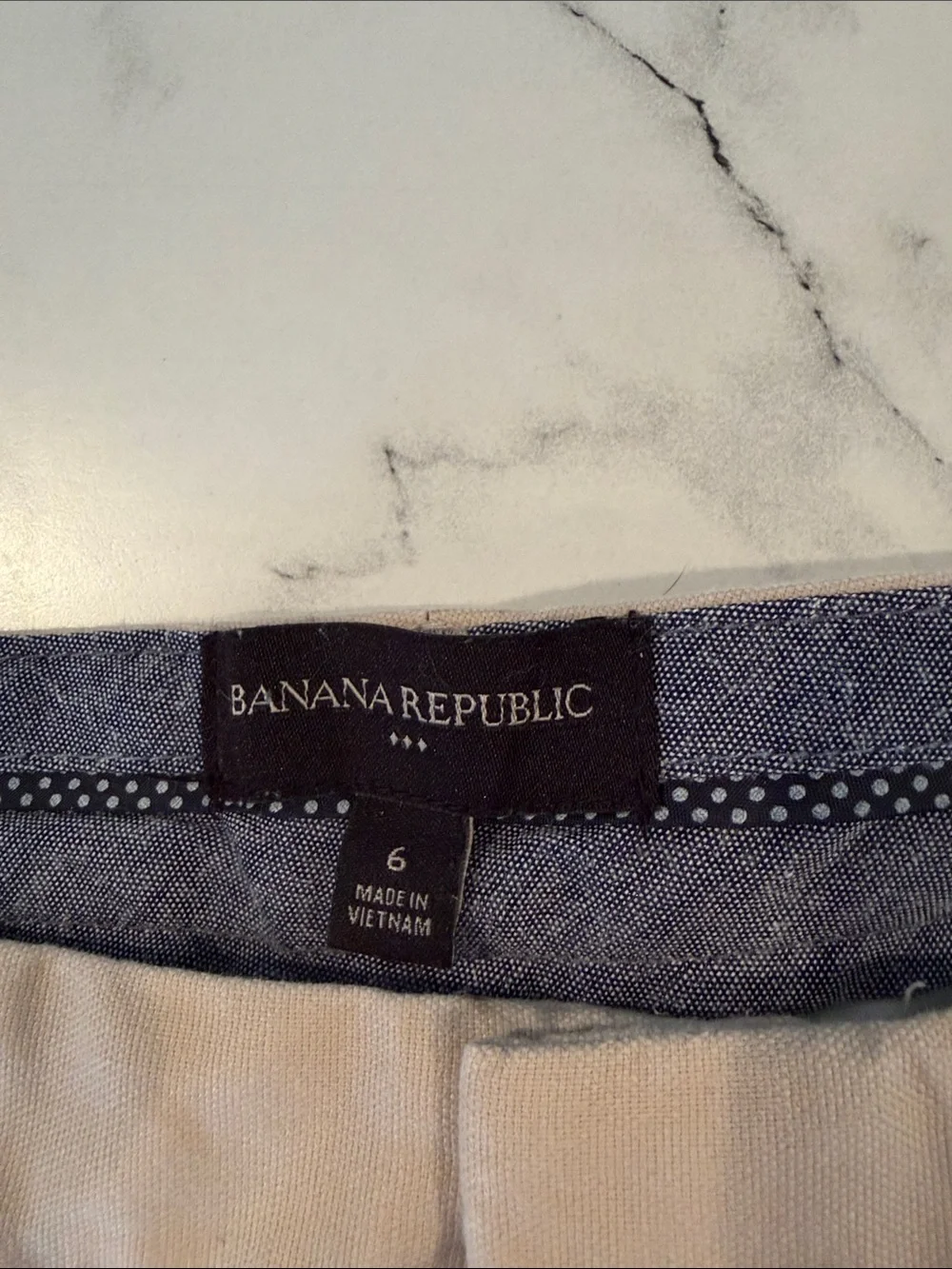 Banana Republic Beige Khaki Bermuda Shorts size 6